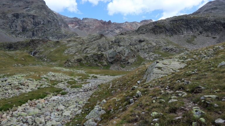 Teilweise gibt es Wegspuren.