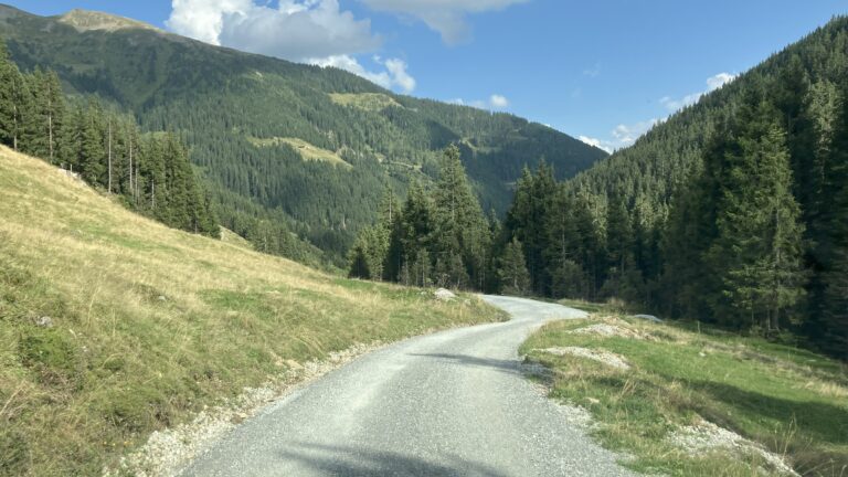 Strasse zur Bürglhütte