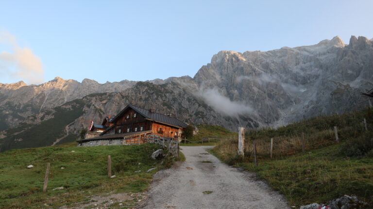 Erichhütte im Morgengrauen