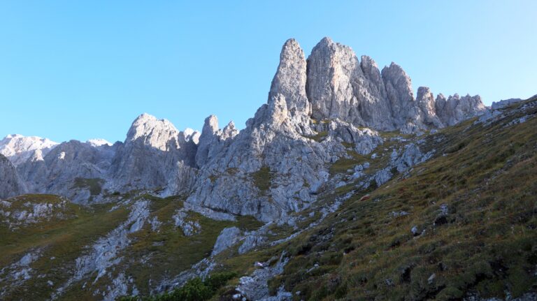 Der Zustieg führt am Grandlspitz vorbei (Klettersteig C/D).