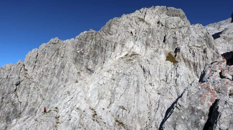 Blick auf die Gehpassage am Almhäuslblick