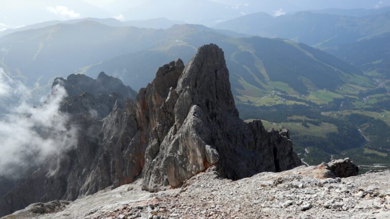Rückblick vom Notausstieg auf den überschrittenen Grat.