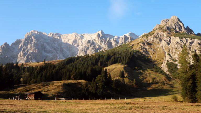 Schöner Ausblick von der Wiese neben dem Parkplatz Erichhütte